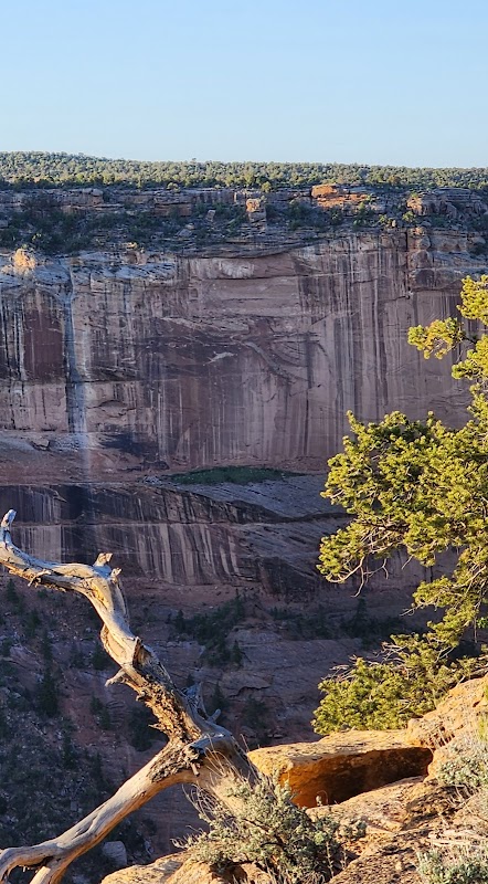 Spectacular Geology at Mummy Cave Overlook surrounding landscape