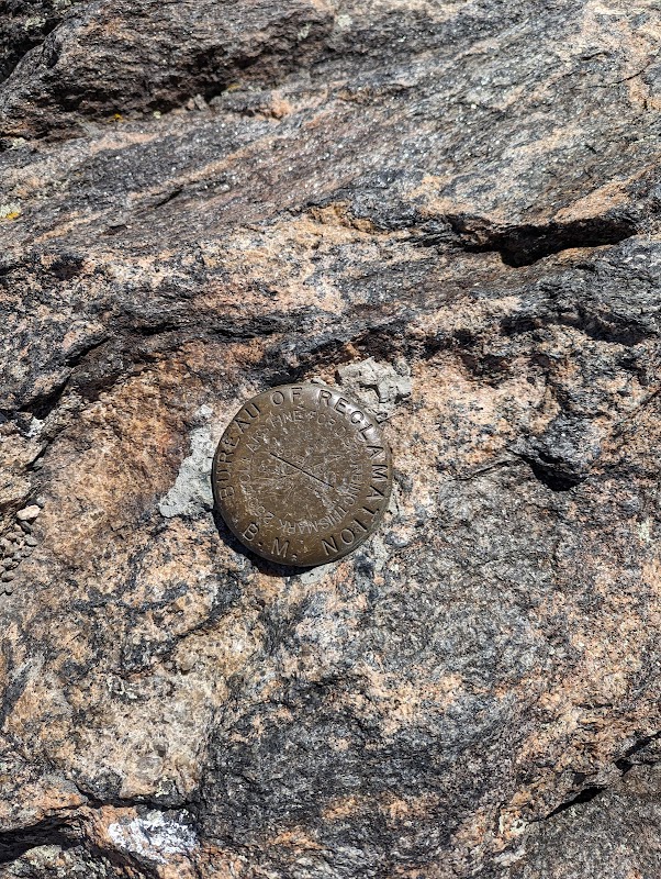 Twin Sisters Peaks: A Gateway to Colorado's Natural Splendor surrounding landscape