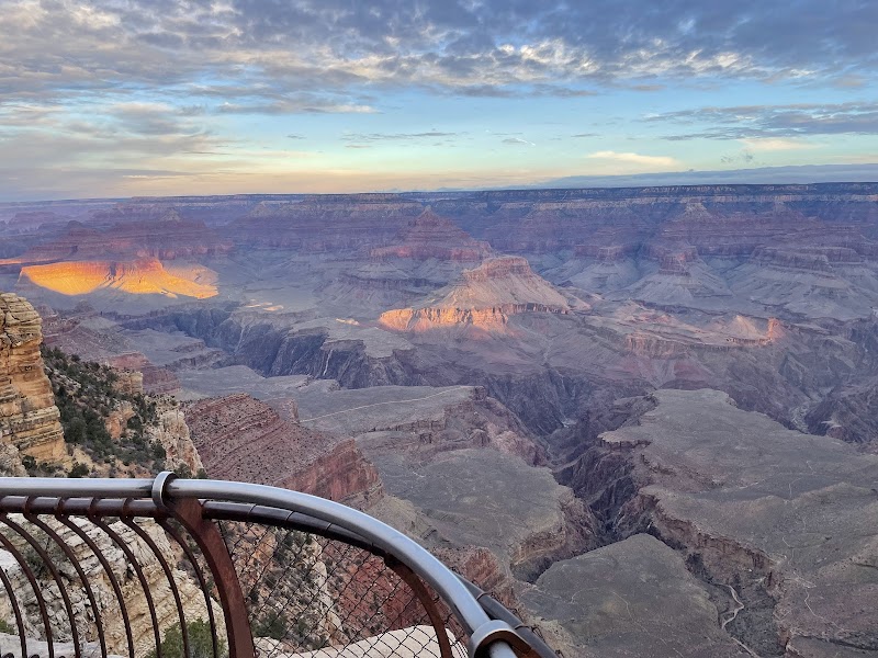 Discover the Vast Beauty of Grand Canyon Visitor Center outdoor detail
