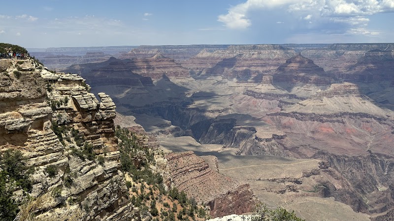 Discover the Vast Beauty of Grand Canyon Visitor Center surrounding landscape