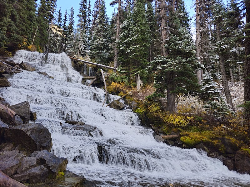 Cascading Beauty: Holloway Falls - Holloway Falls