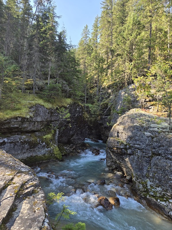 Waterfalls & Wilderness: Sutherland Falls - Sutherland Falls