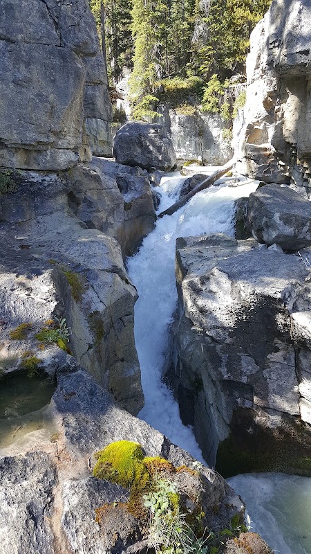 Waterfall Wonder: Bridal Veil Falls in Alberta - Bridal Veil Falls