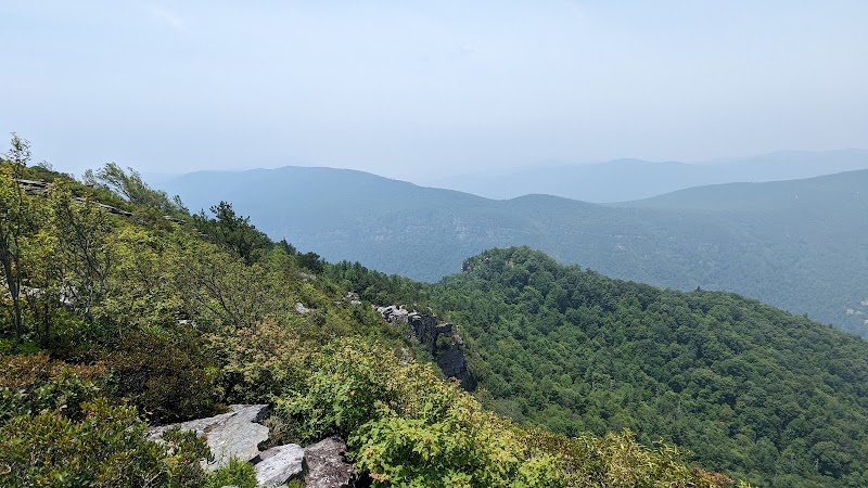 Hiking at Spence Ridge Trailhead surrounding landscape
