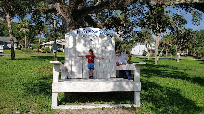 Serene Waterfront Retreat: Battery Park in Apalachicola outdoor detail