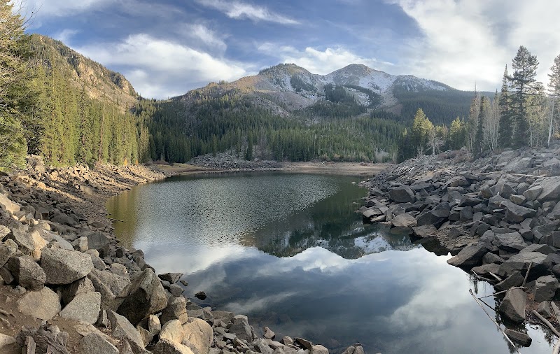Nature's Tranquil Escape: Weller Lake Trailhead - Weller Lake Trailhead