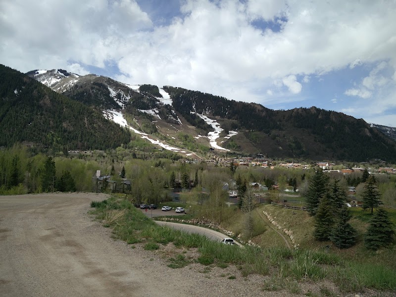 Hiking Smuggler Mountain Trailhead surrounding landscape