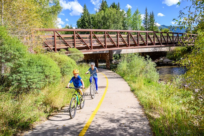 Cycling Along the Rio Grande Trail surrounding landscape