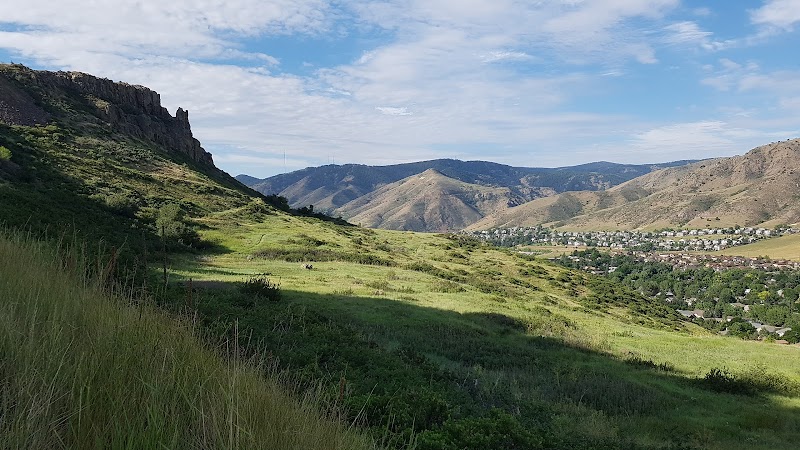 Hiking at North Table Mountain Park West Trailhead near Golden, Colorado surrounding landscape
