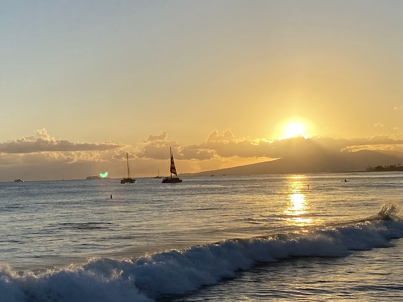 Coastal Stroll & Scenic Views at Waikiki Walkway - Waikiki Walkway