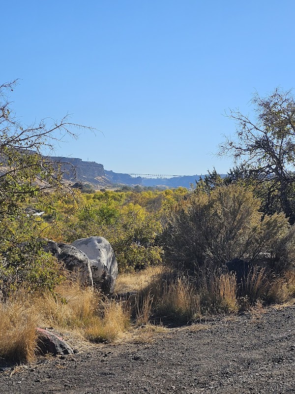 Scenic River and Canyon Views at Auger Falls Trailhead, Twin Falls, Idaho surrounding landscape