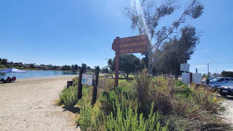 Refreshing Water Haven at Colorado Lagoon, Long Beach surrounding landscape