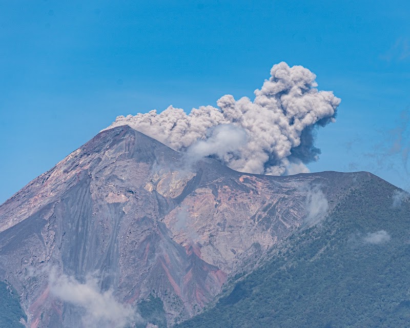 Volcán de Fuego – Guatemala’s Fiery Giant - Volcán de Fuego