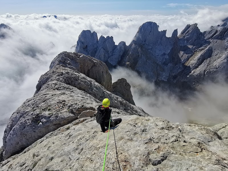 Rock Spires of Guía Picos de Europa: Picos Guías de Montaña - Guía Picos de Europa: Picos Guías de Montaña
