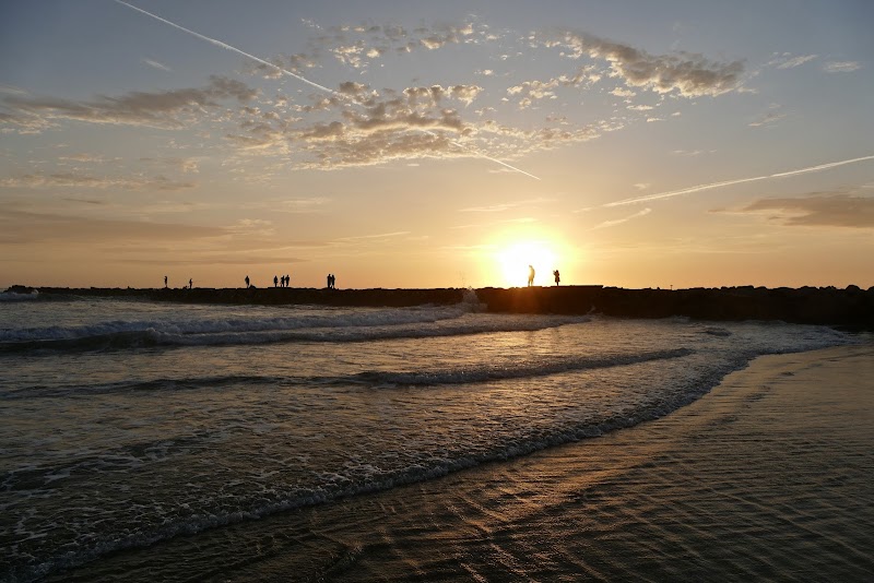 Coastal Experience at Oceanside City Beach surrounding landscape