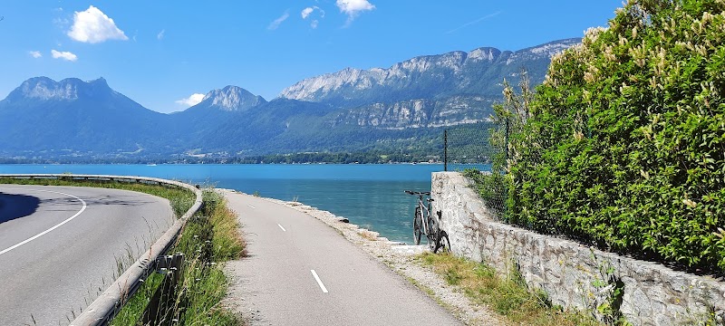 Biking Adventure Along Lac d'Annecy - Piste cyclable tour du lac d'Annecy