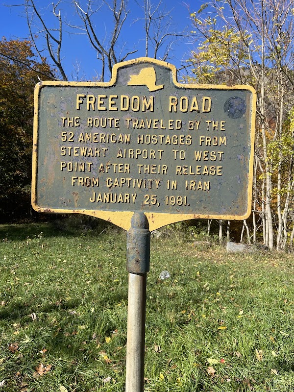 Hiking the Scenic Summit at Storm King State Park—Howell Trailhead surrounding landscape