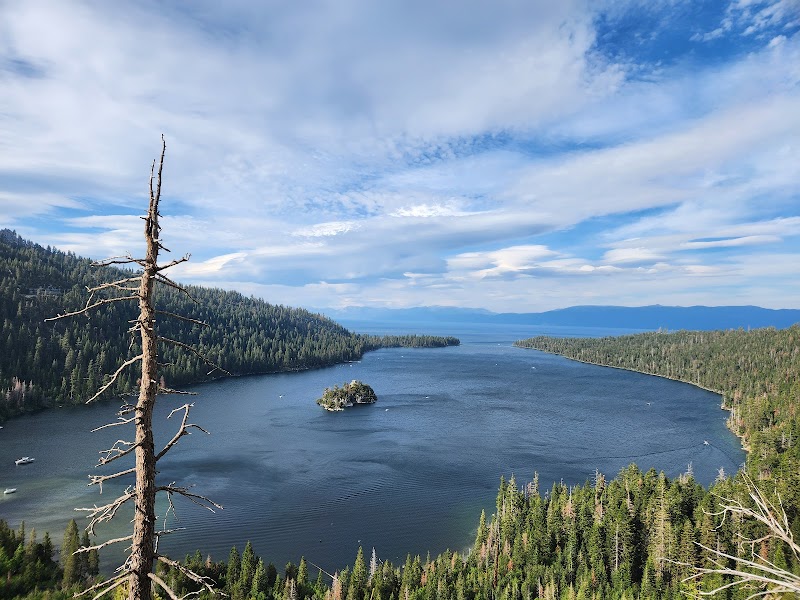 Lake Tahoe - Nevada State Park: Scenic Alpine Lake Destination surrounding landscape