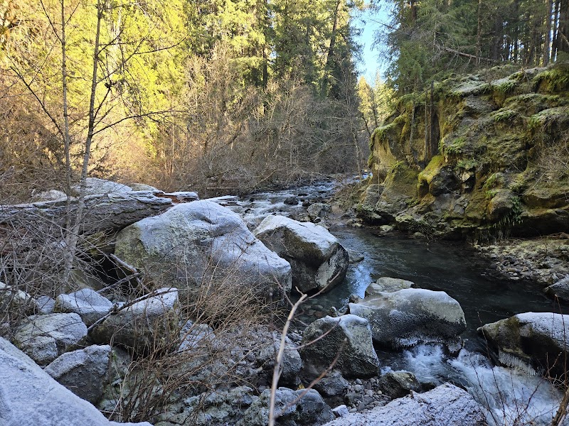 Waterfall Wonder: Toketee Falls Trailhead, Oregon - Toketee Falls Trailhead