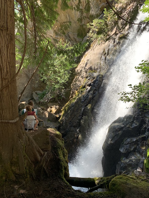 Waterfall Adventure at Falls Creek Falls, Washington surrounding landscape
