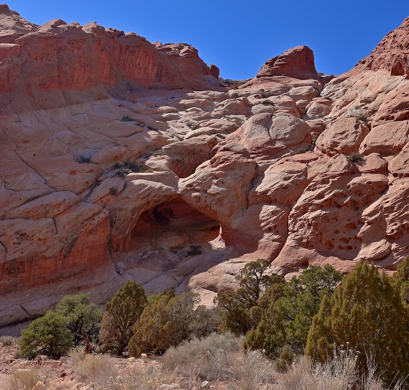 Hiking Upper Muley Twist Canyon Trail near Torrey, Utah surrounding landscape