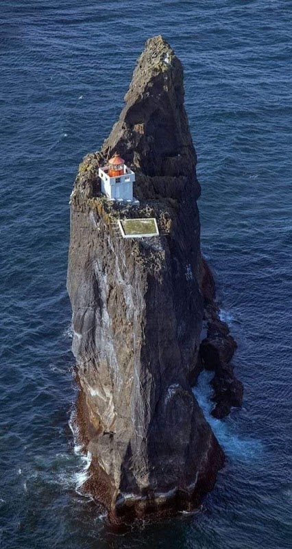 Dramatic Coastal Rock Formations & Thridrangar Lighthouse, Southern Iceland - Thridrangar lighthouse (Southern Iceland)