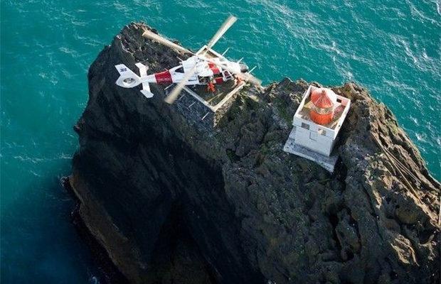 Dramatic Coastal Rock Formations & Thridrangar Lighthouse, Southern Iceland - Thridrangar lighthouse (Southern Iceland)