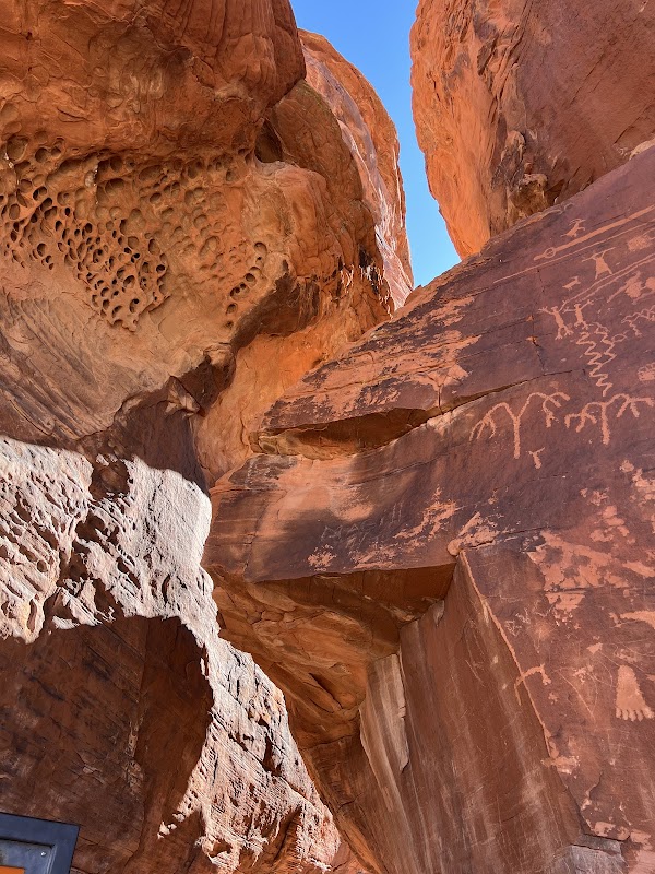 Natural Rock Arch at Elephant Rock, Nevada surrounding landscape