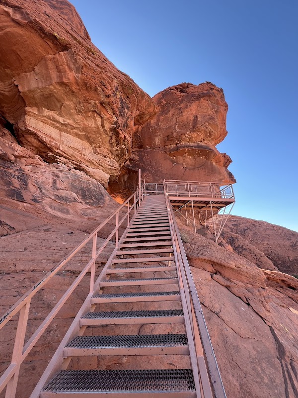 Natural Rock Arch at Elephant Rock, Nevada - Elephant Rock