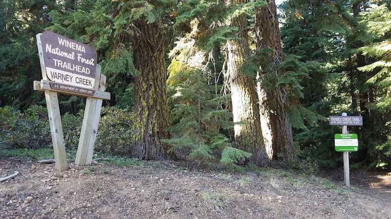 Hiking to Varney Creek Trailhead near Klamath Falls, Oregon surrounding landscape