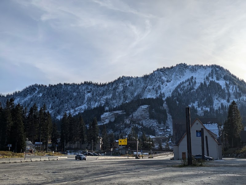 Winter Wonderland at Skyline Lake Trail, Leavenworth surrounding landscape