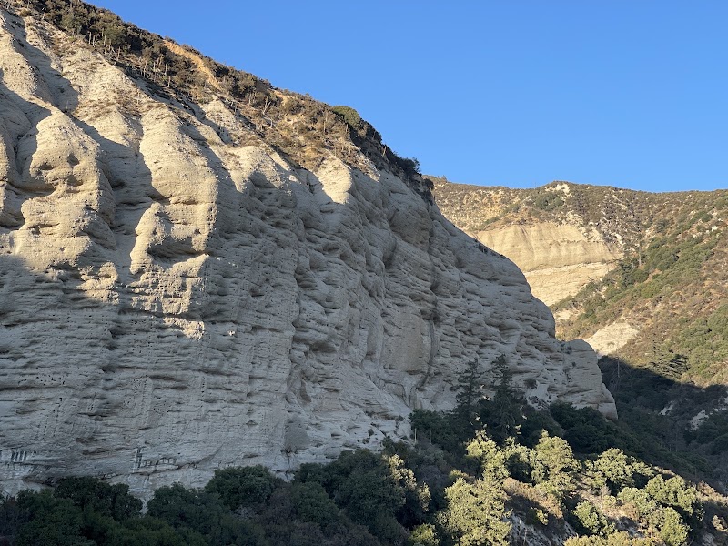 Keller Cliffs: Rugged California Mountain Escapade - Keller Cliffs