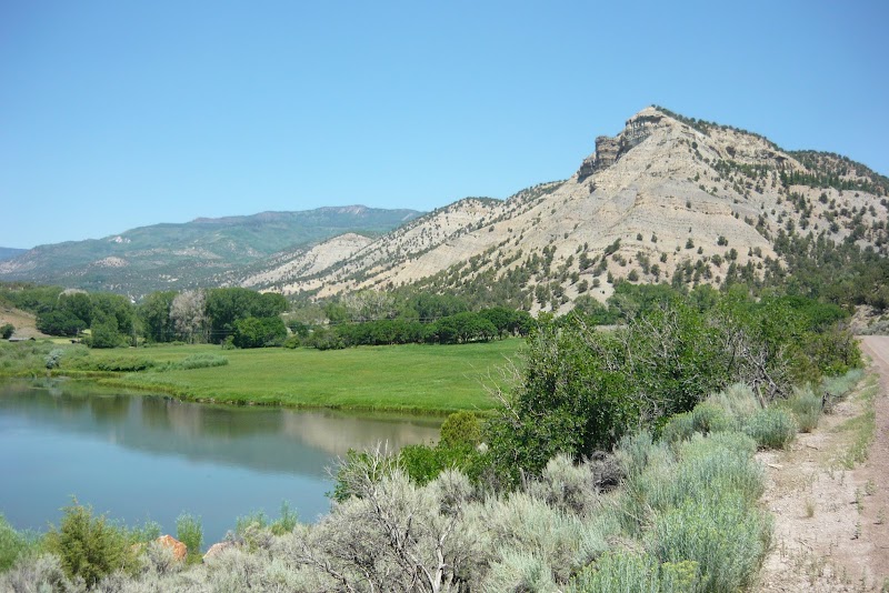 Serene Water Escape at Sweetwater Lake Colorado surrounding landscape