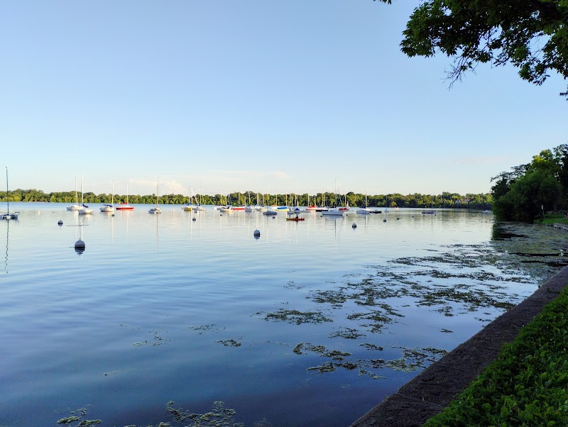 Lake Harriet South Beach: Urban Lakeside Retreat in Minneapolis outdoor detail