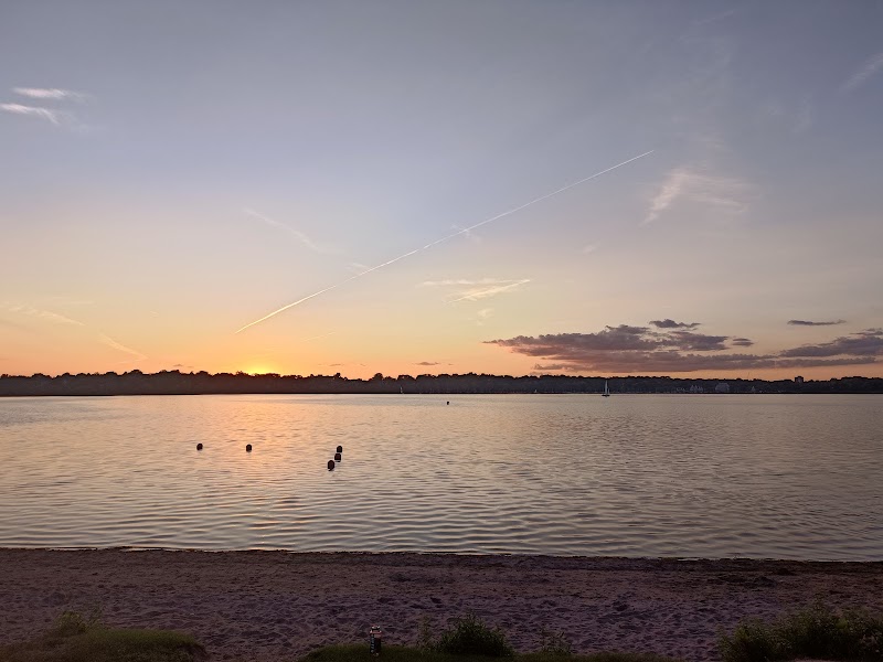 Lake Harriet South Beach: Urban Lakeside Retreat in Minneapolis - Lake Harriet South Beach