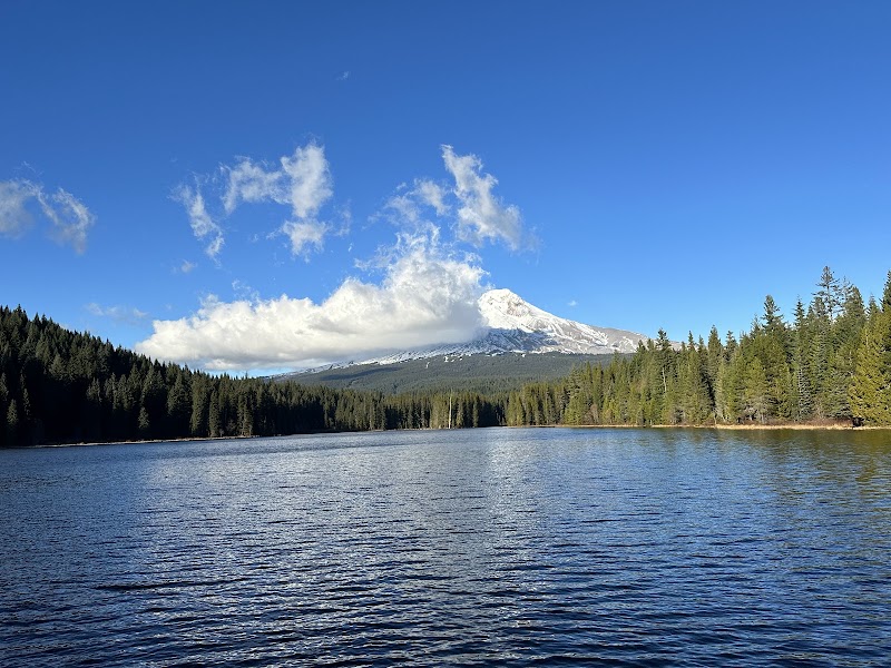 Scenic Trillium Lake Trailhead near Mt. Hood, Oregon - Trillium Lake Trailhead