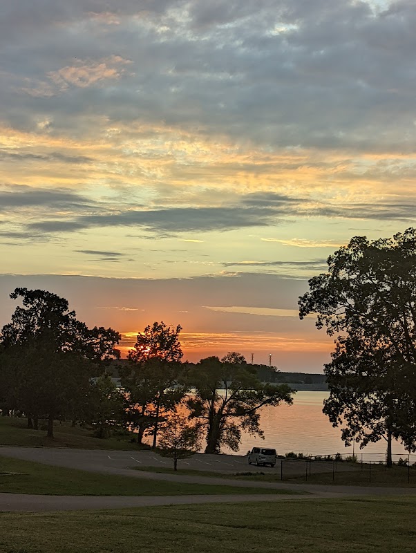 Scenic Lake Retreat at Pickwick Landing State Park surrounding landscape