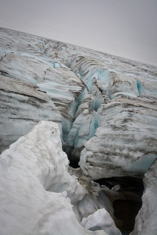 Majestic Alpine Icefields: Sahale Glacier, Washington surrounding landscape