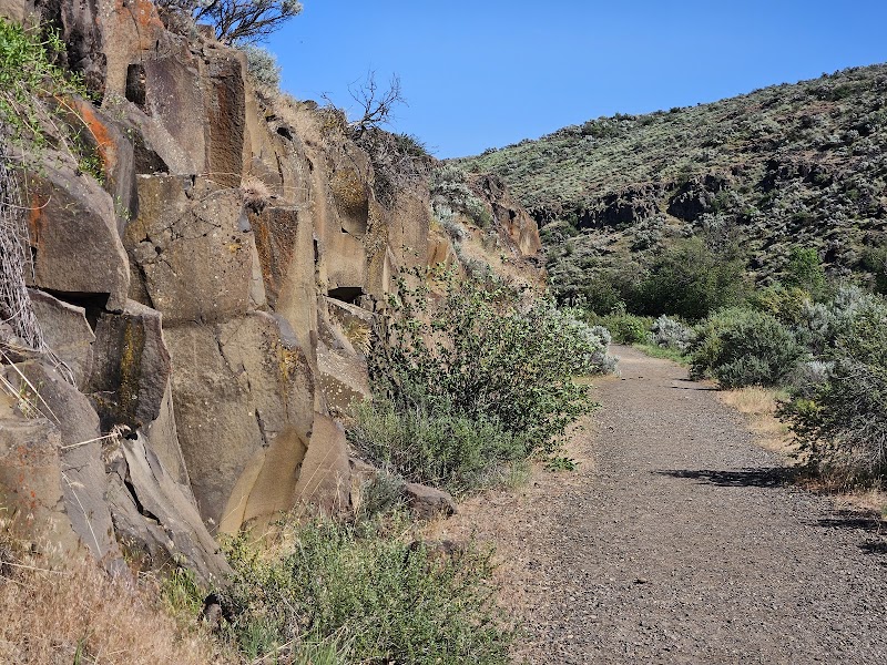 Canyon Hiking at Cowiche Canyon Trail East Trailhead - Cowiche Canyon Trail East Trailhead