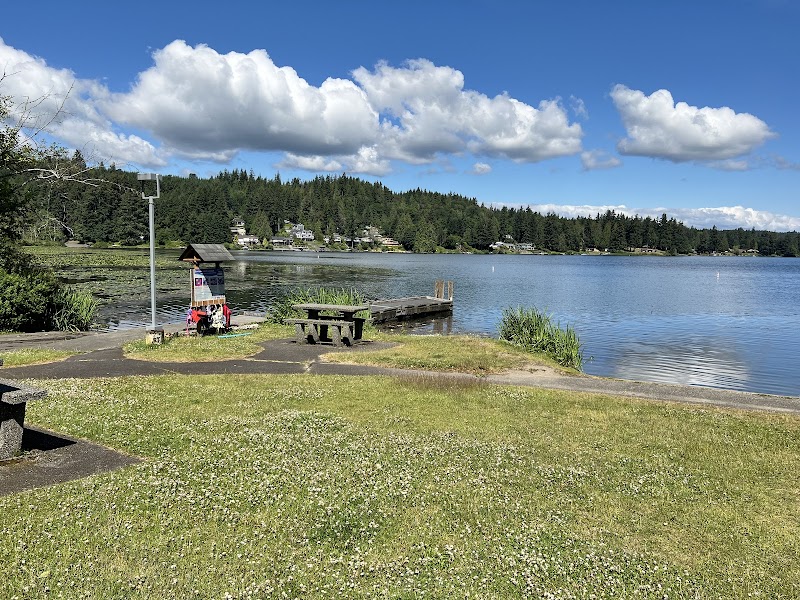 Peaceful Waters of Kitsap Lake, Washington - Kitsap Lake