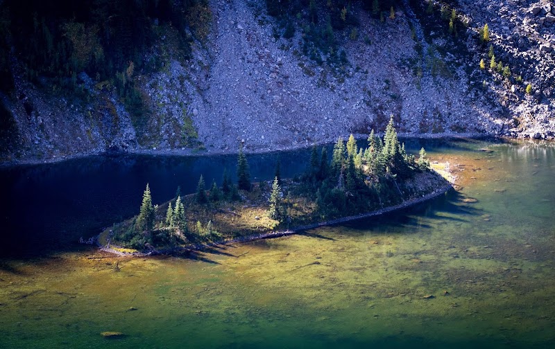 Hiking Adventure at Maple Pass Loop in Washington surrounding landscape