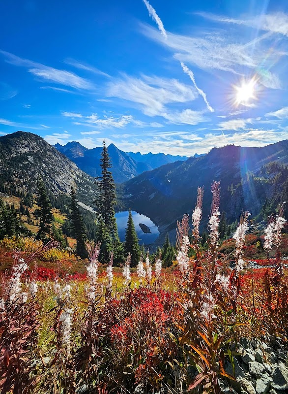 Hiking Adventure at Maple Pass Loop in Washington - Maple Pass Loop