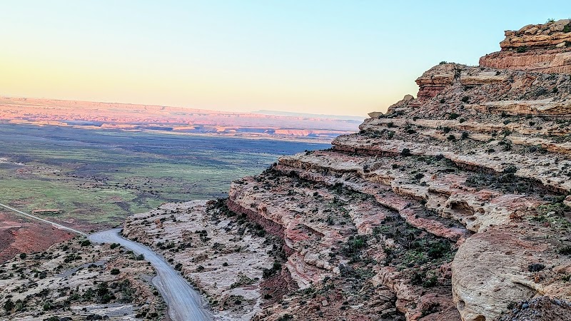 Scenic Drive and Natural Wonders along Highway 261, Utah - Highway 261