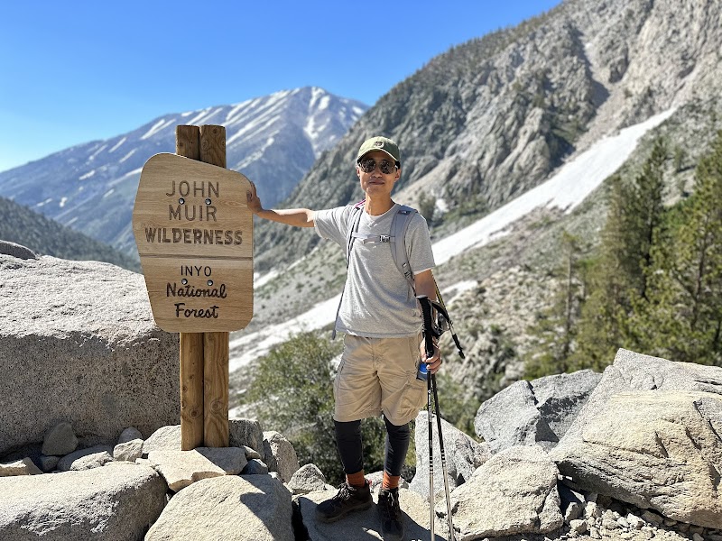 Mountain Lakes Escape at Big Pine Lakes, California surrounding landscape