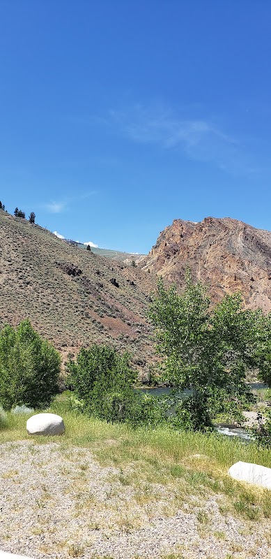 Scenic Serenity at East Fork Salmon River - East Fork Salmon River