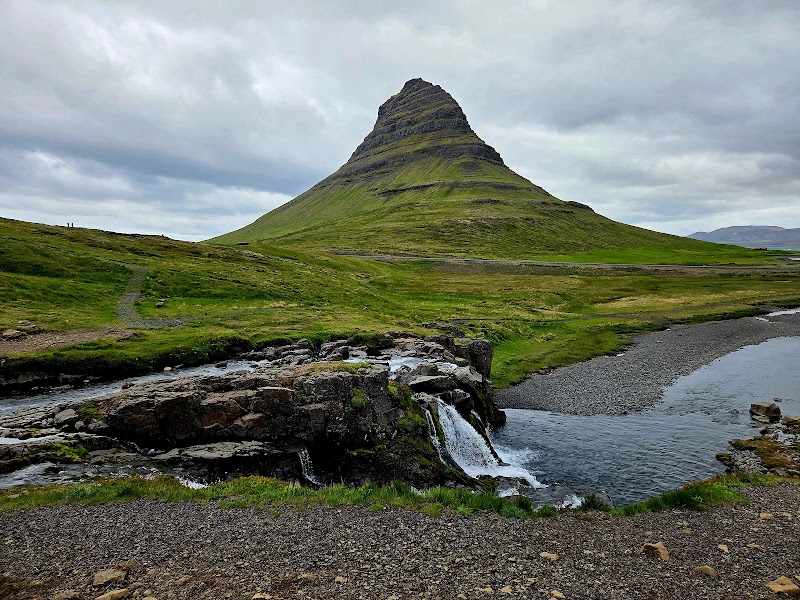 Scenic Waterfall & Mountain Viewpoint at Kirkjufell, Iceland - Kirkjufell Waterfall Viewpoint