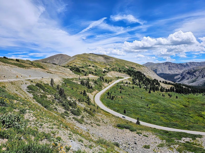 Scenic Mountain Pass & Alpine Landscapes at Cottonwood Pass, Colorado - Cottonwood Pass