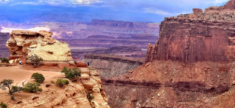 Hiking Neck Spring Trail – Canyon Views of Utah surrounding landscape