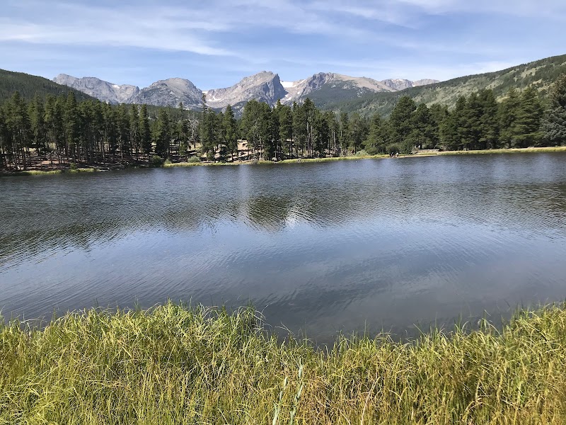 Scenic Serenity at Sprague Lake, Colorado surrounding landscape