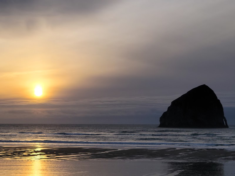 Coastal Cliffs & Sea Caves at Cape Kiwanda Drive, Pacific City, Oregon - Cape Kiwanda Drive